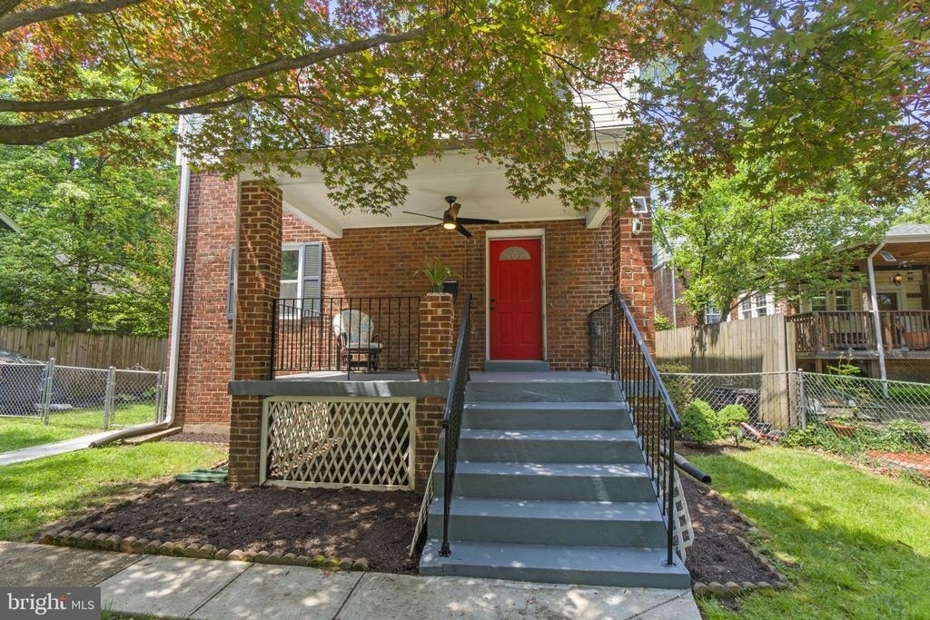 6014 39th Avenue - Photo 1
