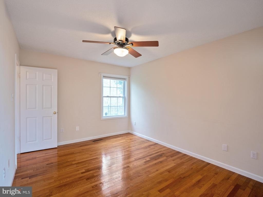 4907 37th Place - Photo 16