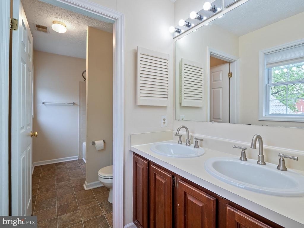 4907 37th Place - Photo 35