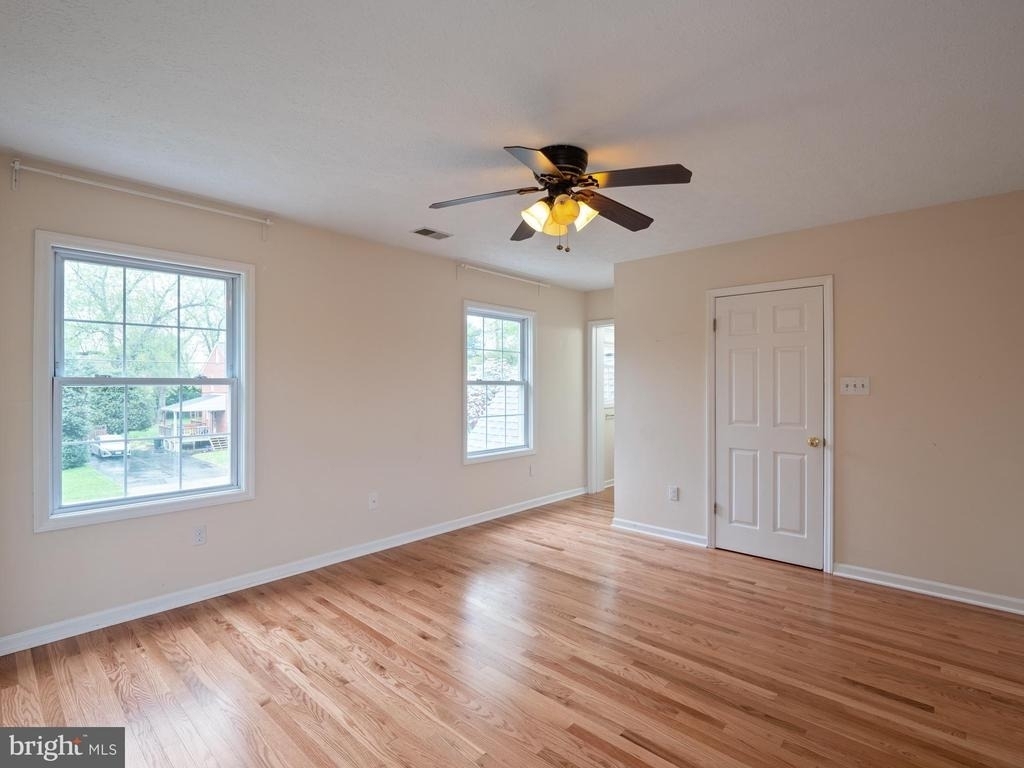 4907 37th Place - Photo 33
