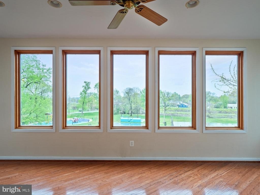 4907 37th Place - Photo 12