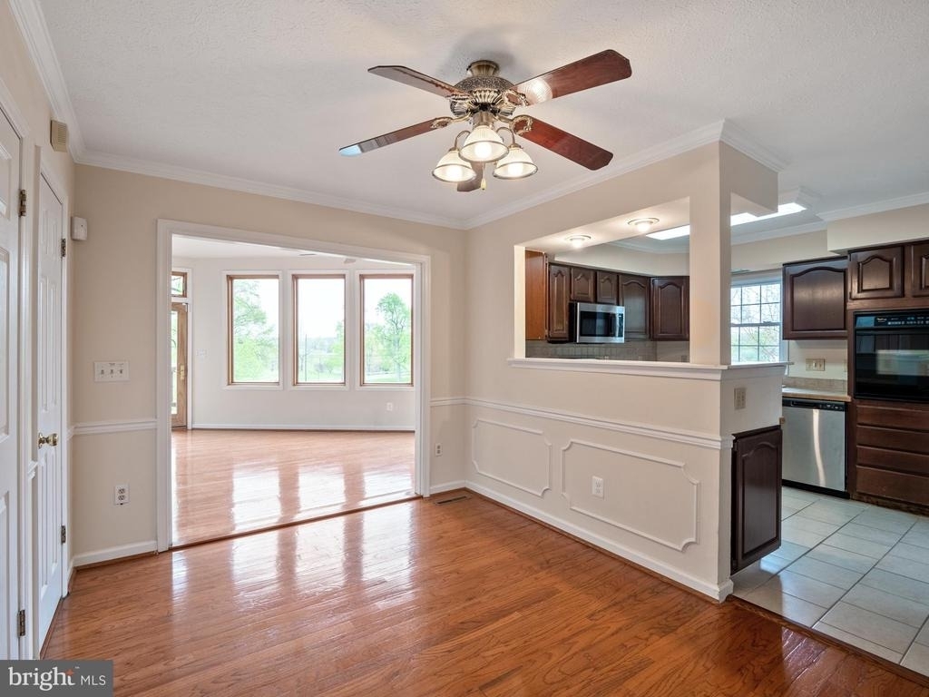 4907 37th Place - Photo 5