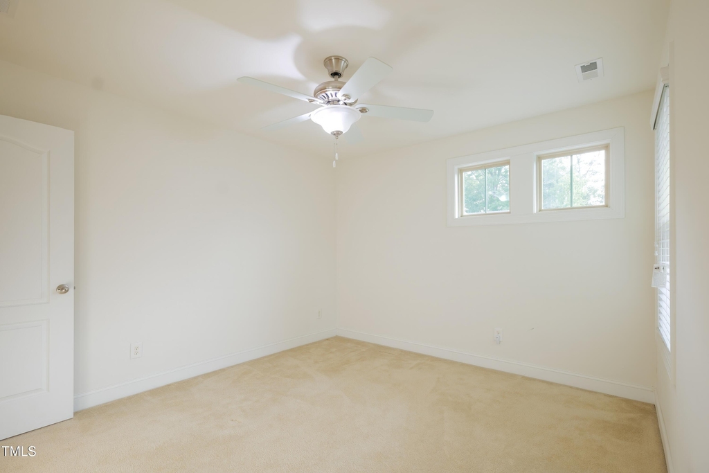 411 Alamosa Place - Photo 31