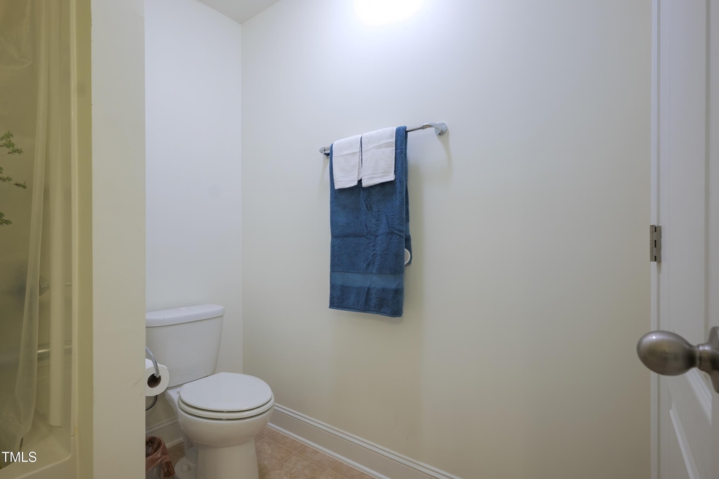 411 Alamosa Place - Photo 8