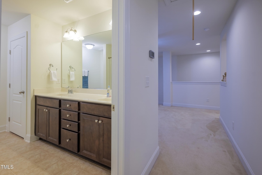 411 Alamosa Place - Photo 25