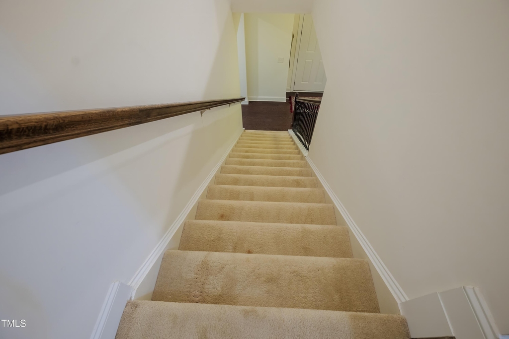 411 Alamosa Place - Photo 10
