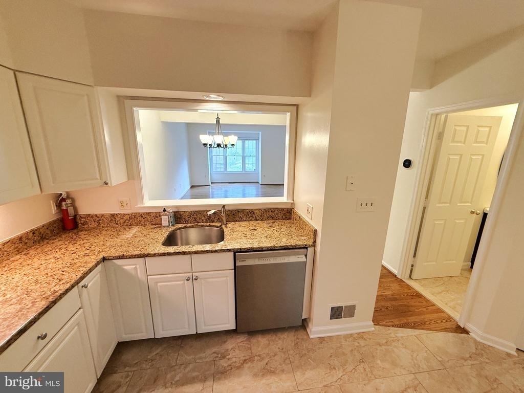 5506 Whitley Park Terrace - Photo 11
