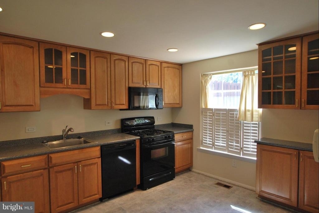 15705 Anamosa Drive - Photo 4