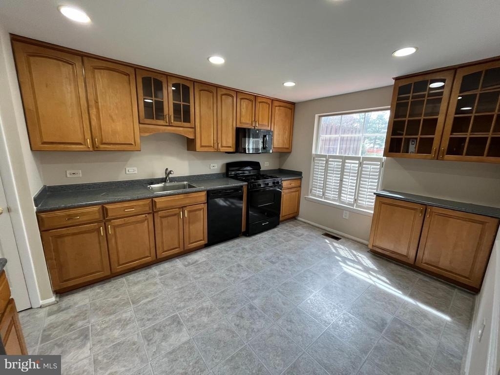 15705 Anamosa Drive - Photo 5