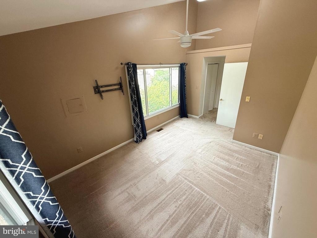 9802 Hellingly Place - Photo 4