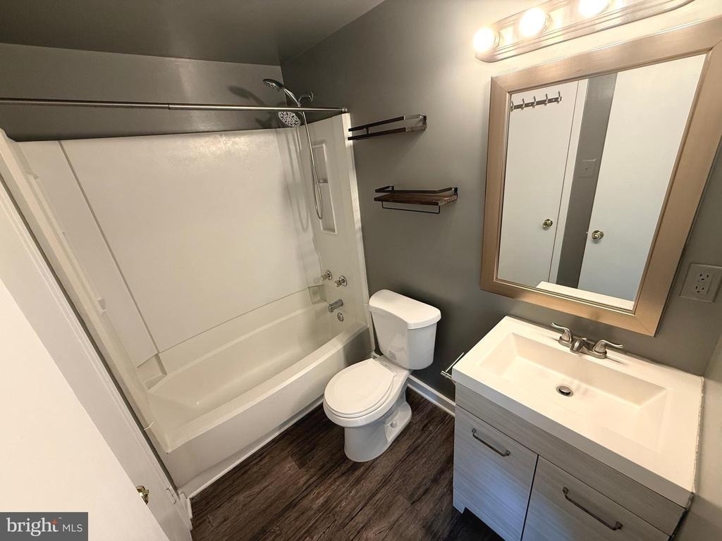 9802 Hellingly Place - Photo 10