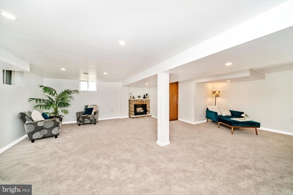 8409 Woodward Street - Photo 32
