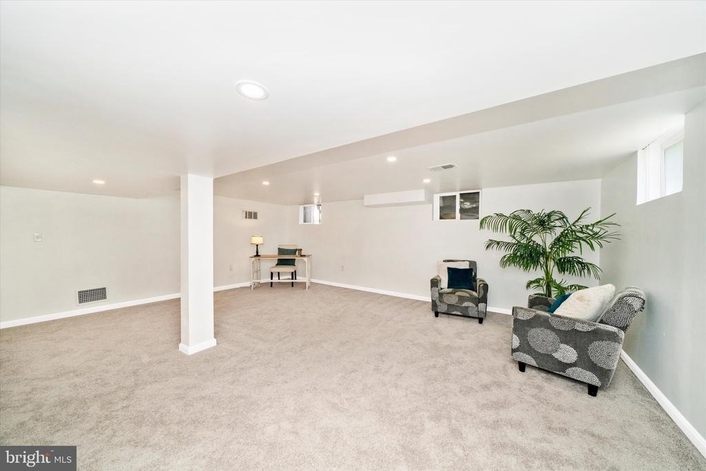 8409 Woodward Street - Photo 31