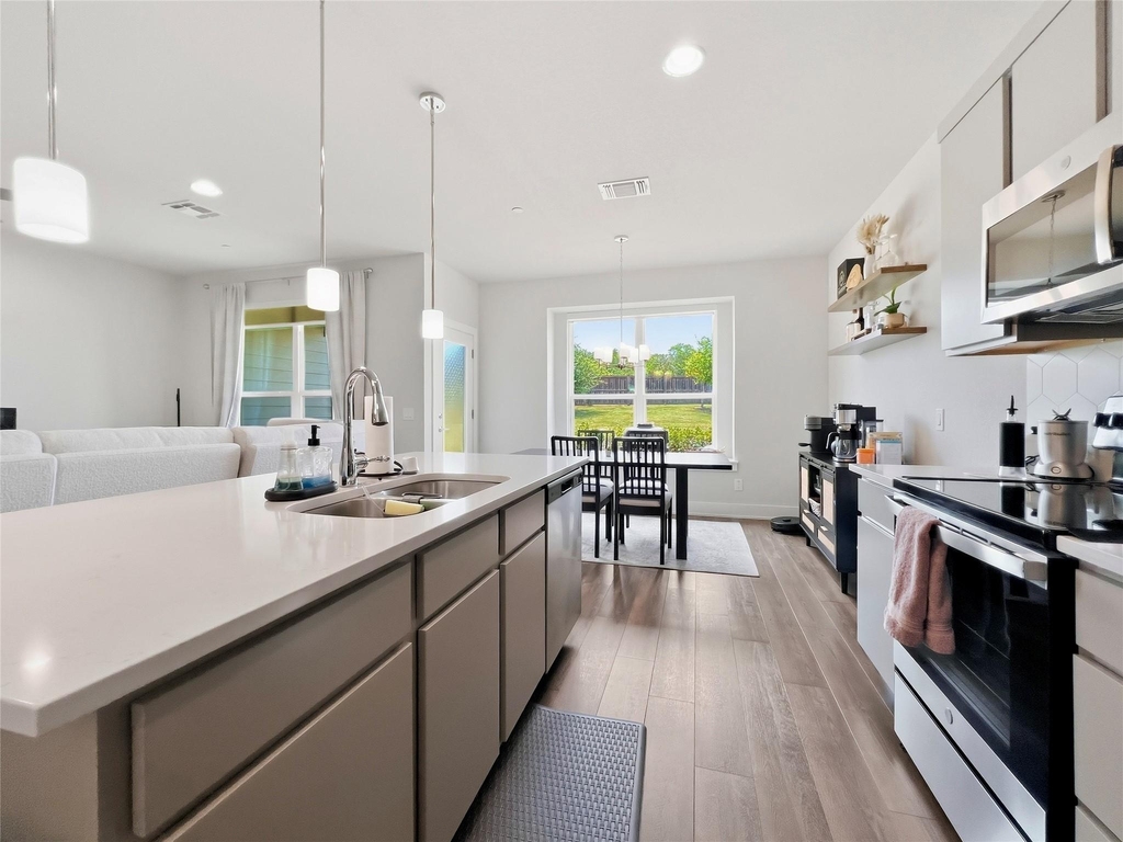 1516 Roseburg Dr - Photo 4