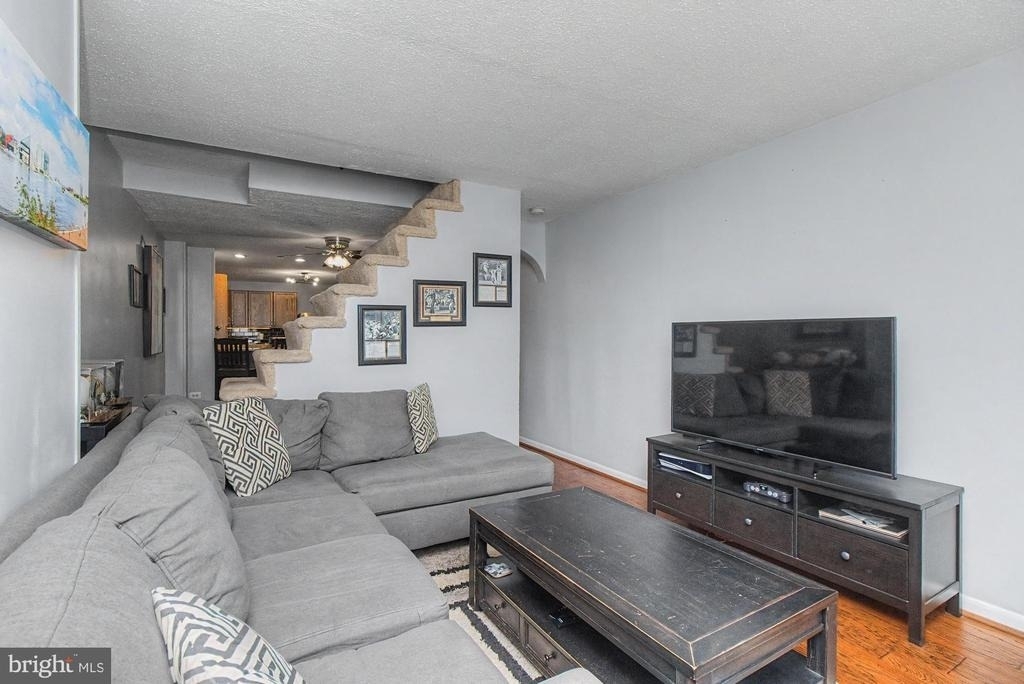1303 Clarkson Street - Photo 3