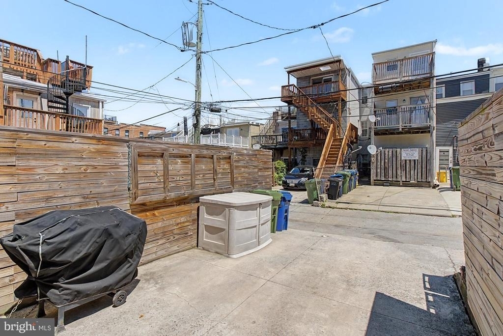 1303 Clarkson Street - Photo 32