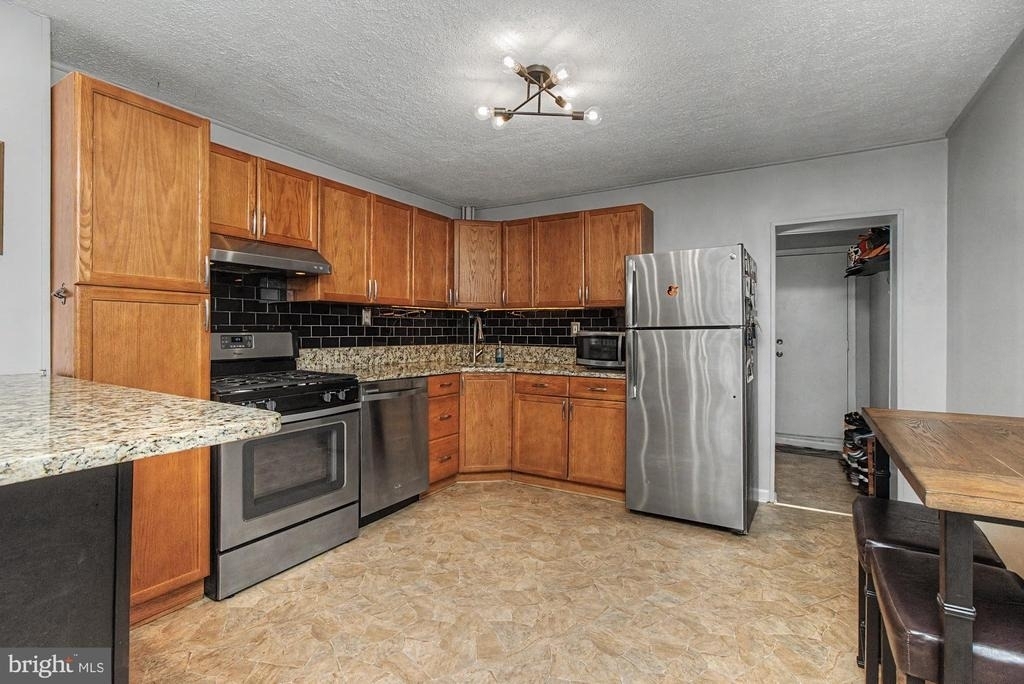 1303 Clarkson Street - Photo 12