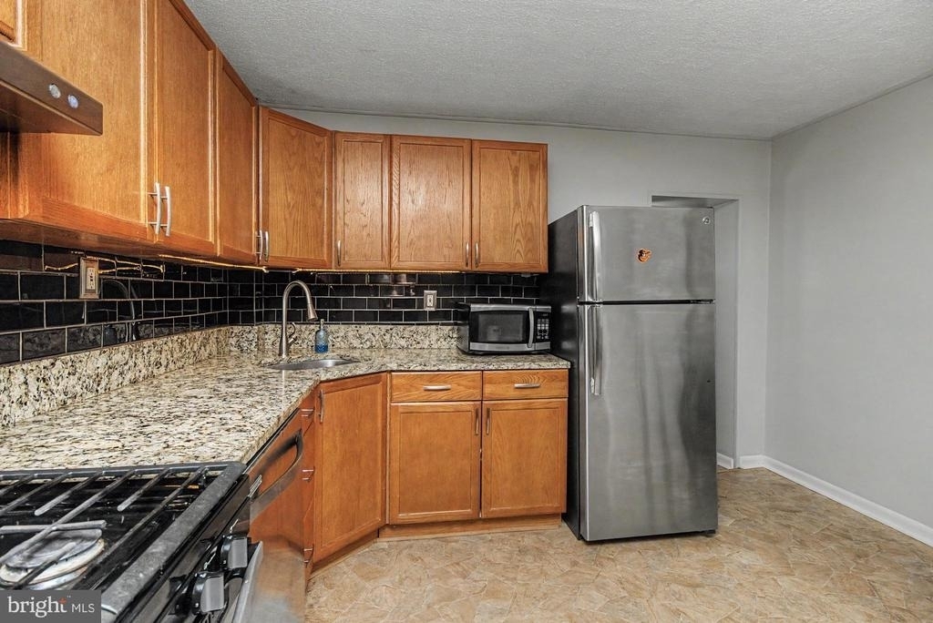 1303 Clarkson Street - Photo 15