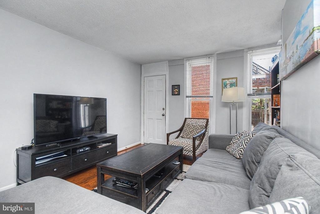 1303 Clarkson Street - Photo 5