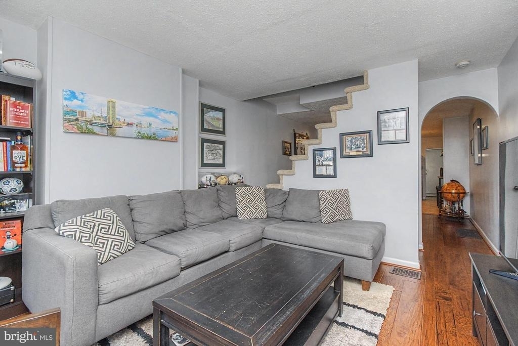 1303 Clarkson Street - Photo 2