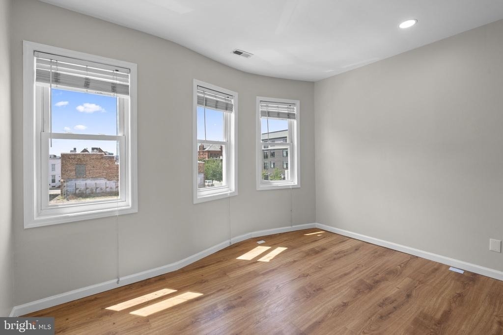 1305 Light Street - Photo 25