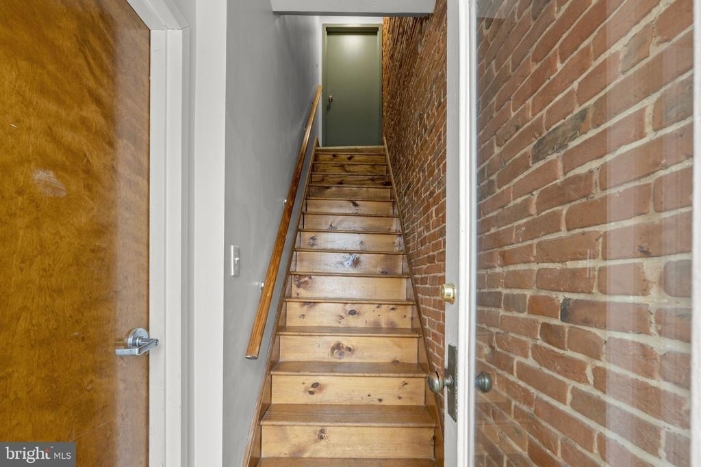 1305 Light Street - Photo 2
