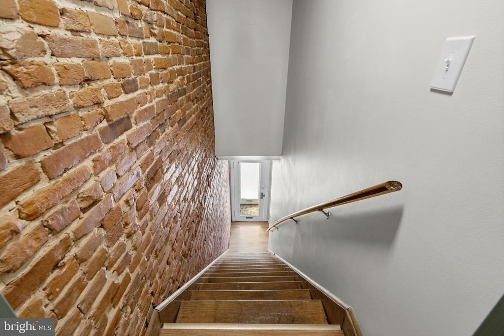 1305 Light Street - Photo 3