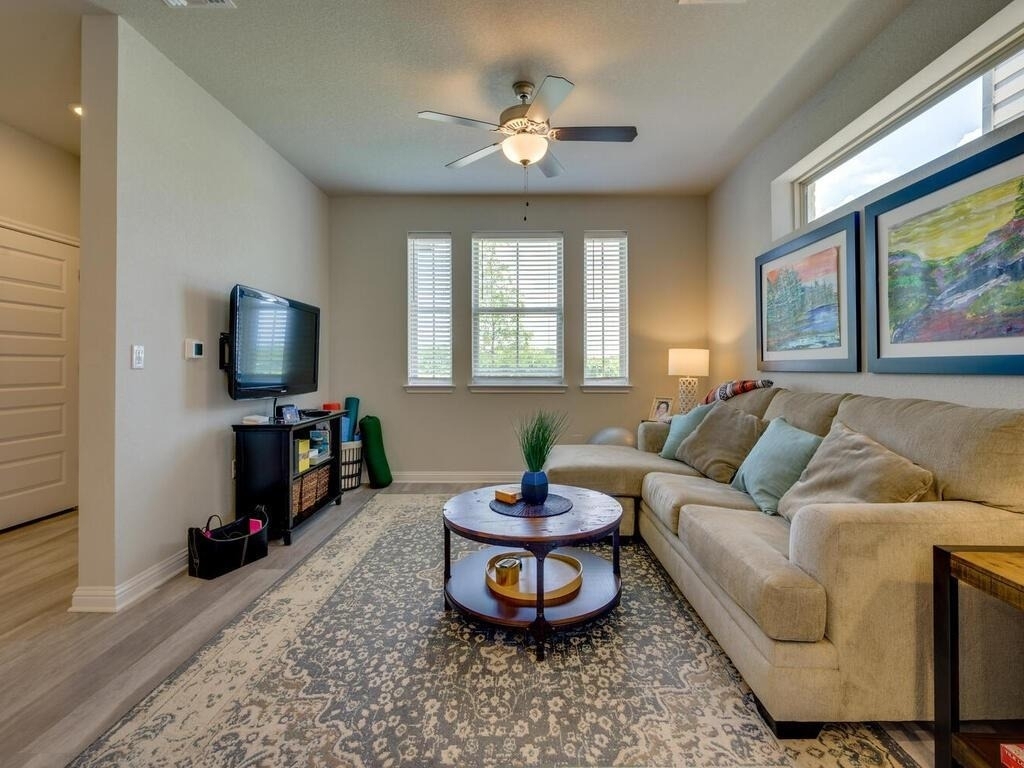 7702 Dylan Dr - Photo 3