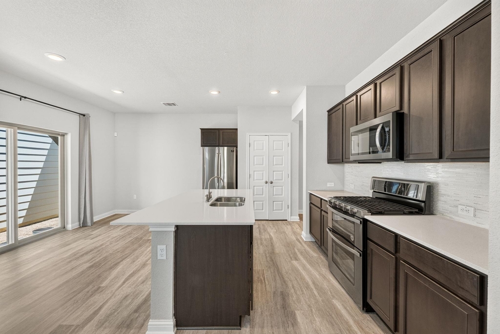 7702 Dylan Dr - Photo 35