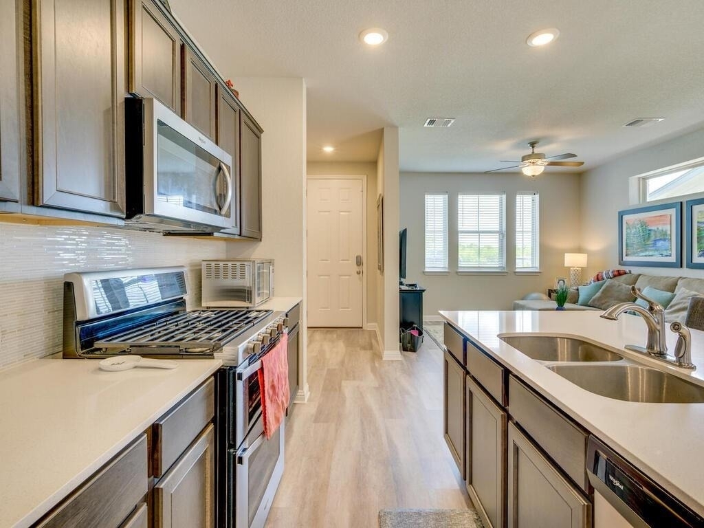 7702 Dylan Dr - Photo 8
