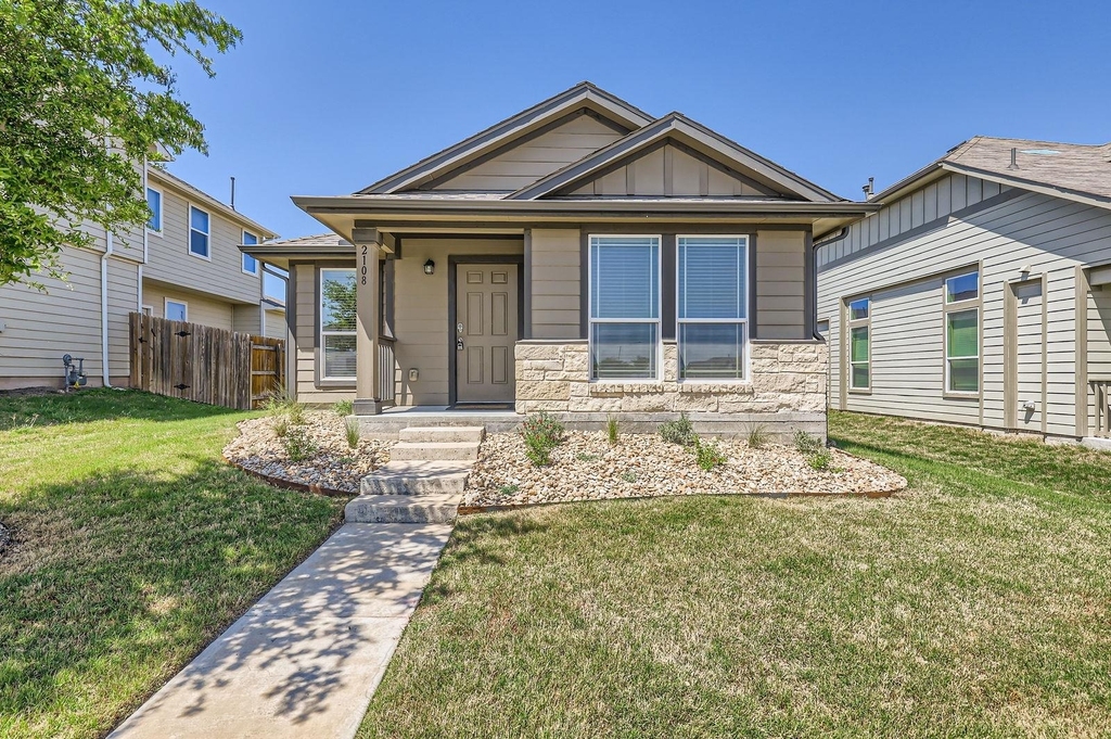 2108 Langdale Ln - Photo 0