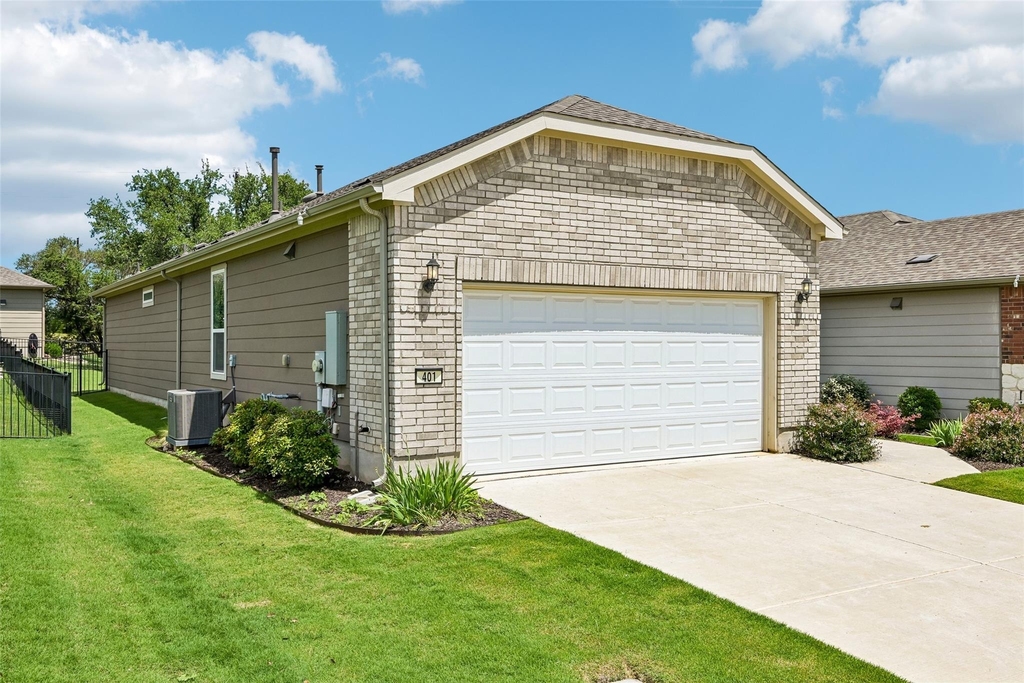 401 Yorktown St - Photo 36