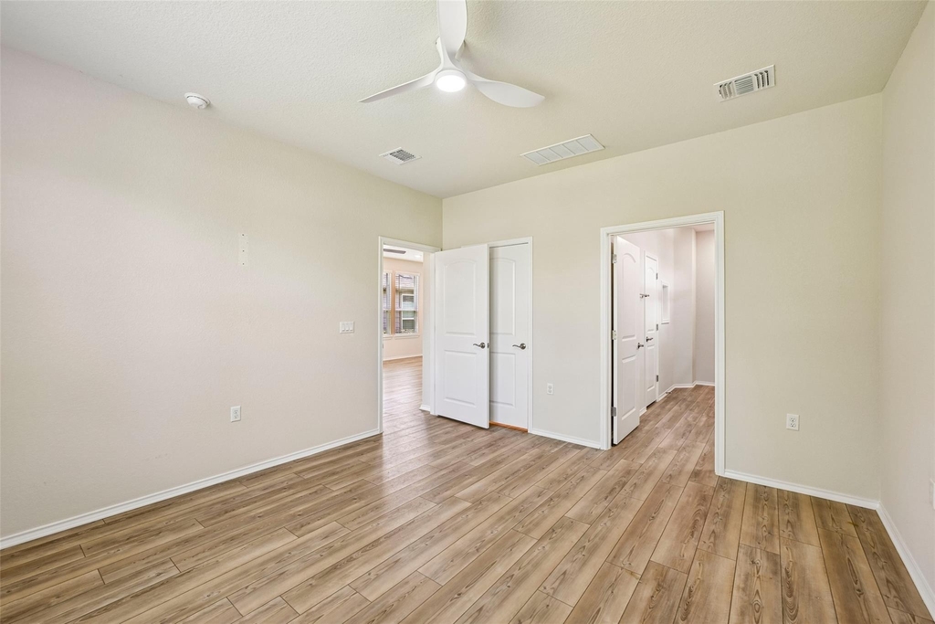 401 Yorktown St - Photo 18