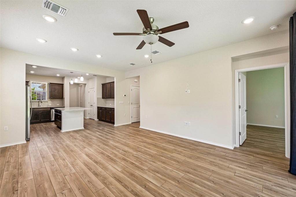 401 Yorktown St - Photo 10
