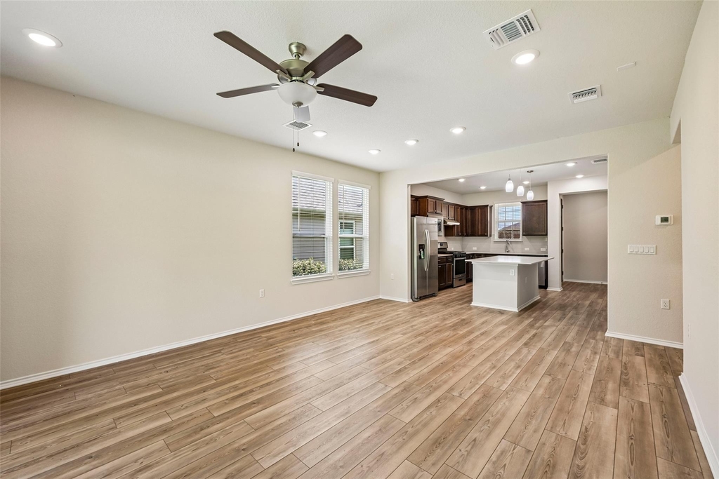 401 Yorktown St - Photo 12
