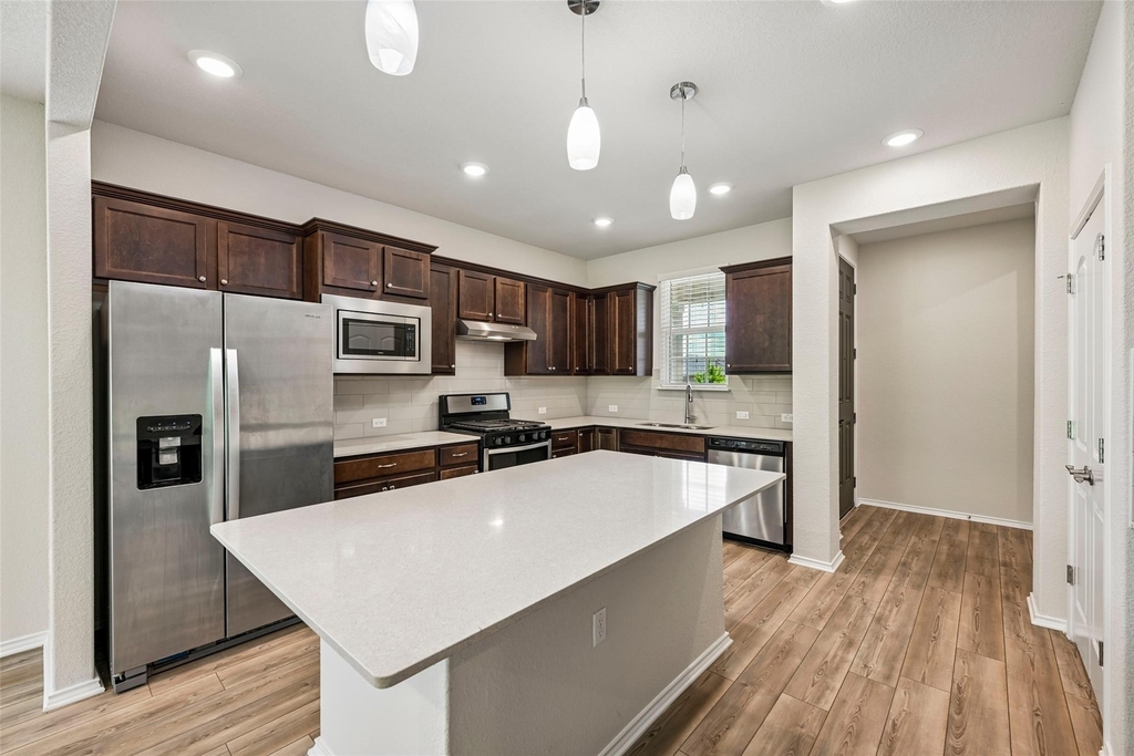 401 Yorktown St - Photo 8