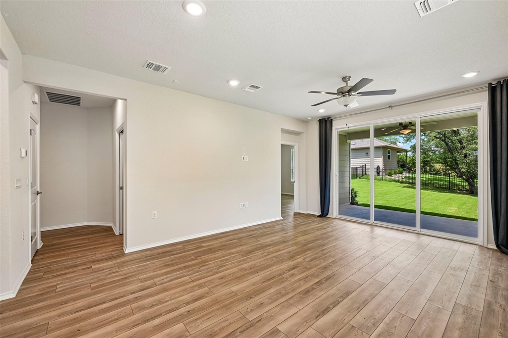 401 Yorktown St - Photo 15