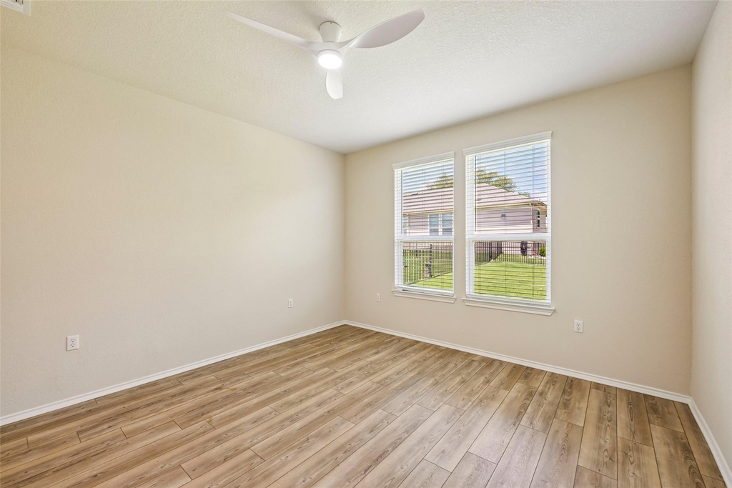 401 Yorktown St - Photo 17