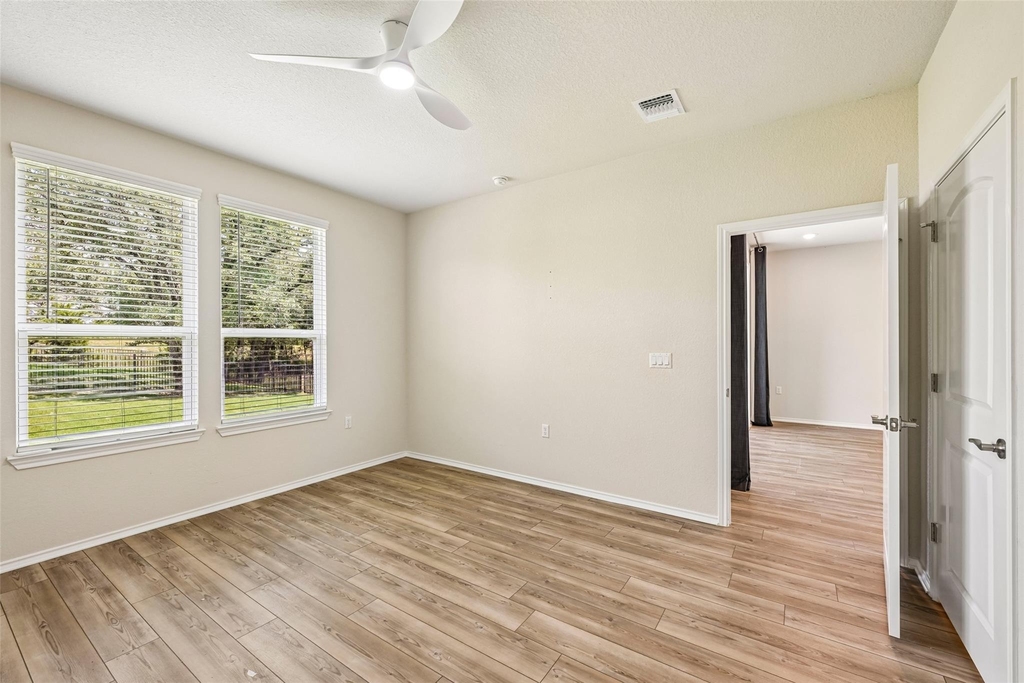401 Yorktown St - Photo 19
