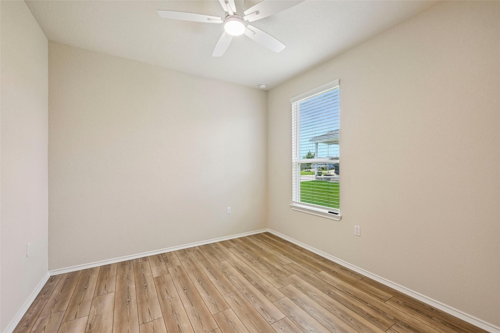 401 Yorktown St - Photo 24