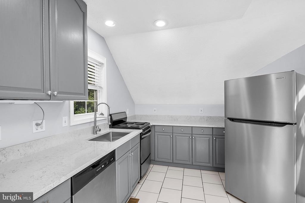 587 A Street - Photo 2