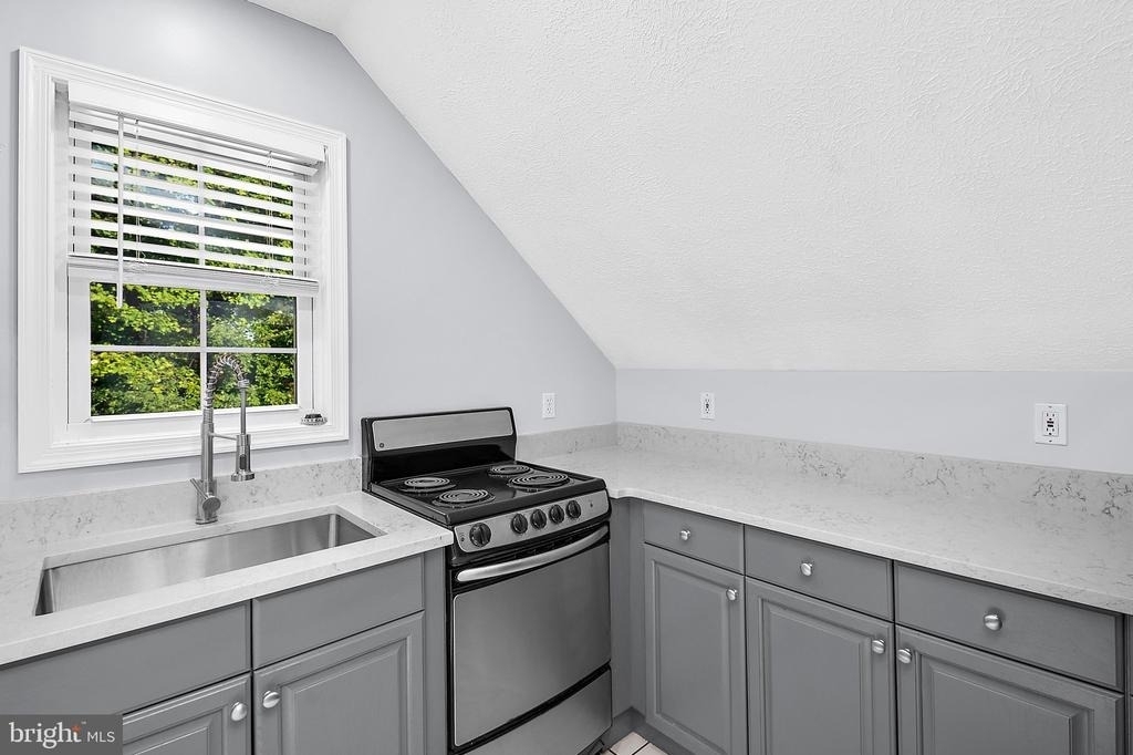 587 A Street - Photo 4