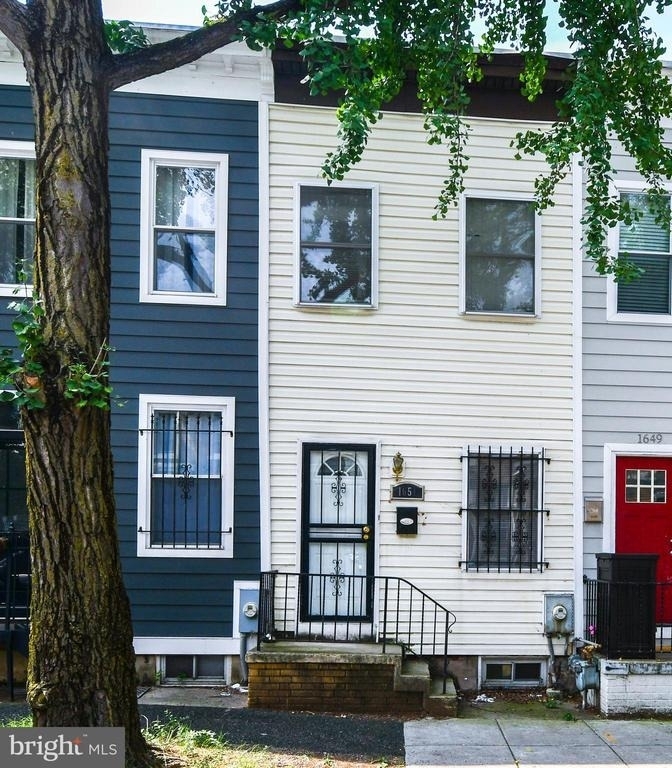 1651 Gales Street Ne - Photo 2