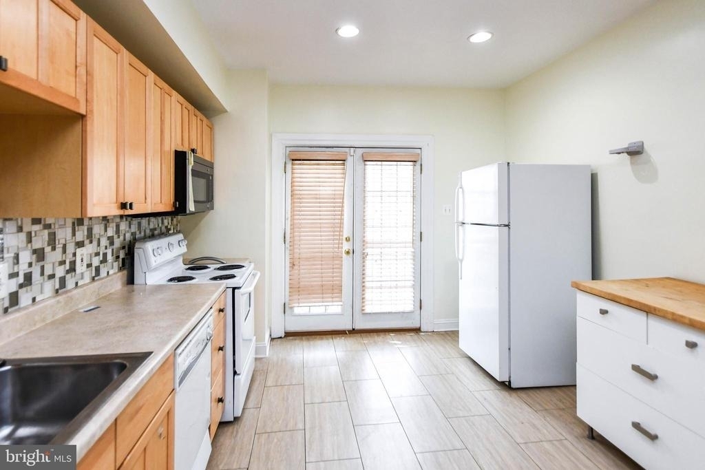 1651 Gales Street Ne - Photo 10