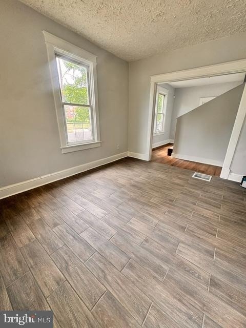 800 44th Street Ne - Photo 2