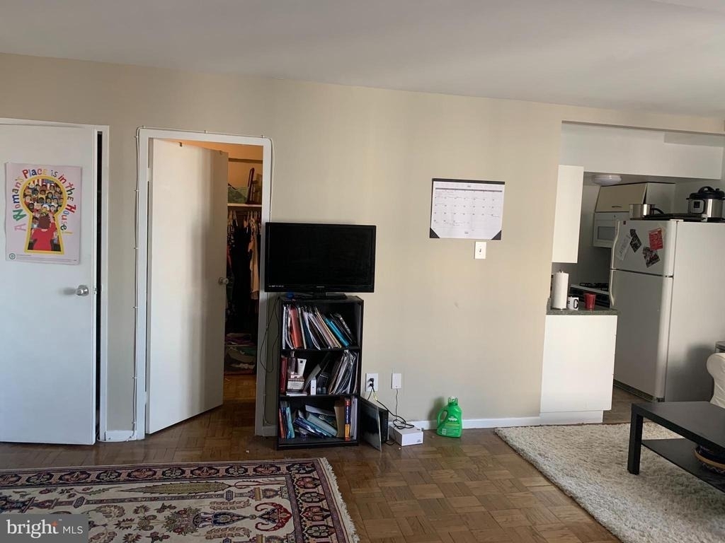 940 25th Street Nw - Photo 2