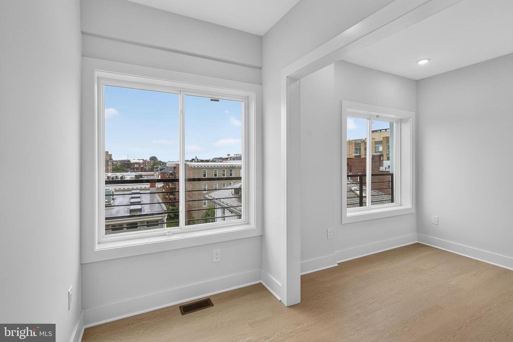1650 Columbia Road Nw - Photo 3