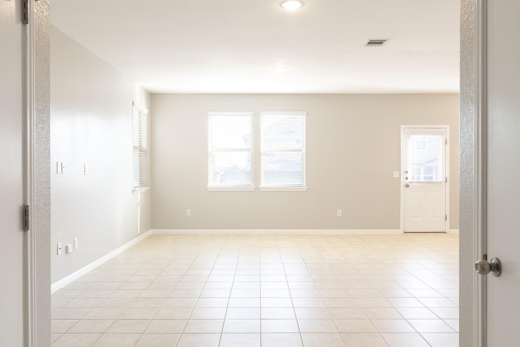 245 Pearl Way - Photo 5