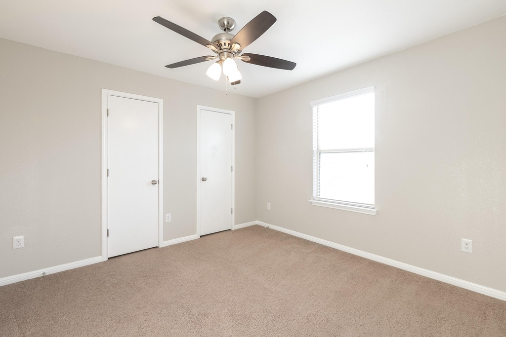 245 Pearl Way - Photo 18