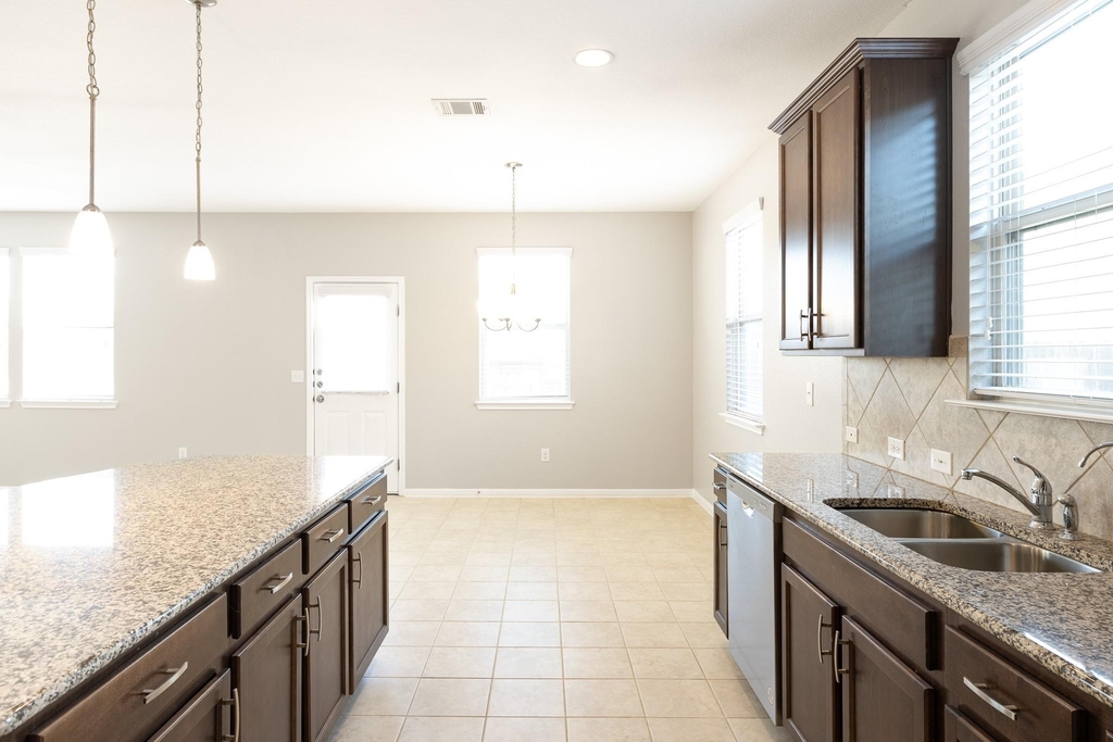 245 Pearl Way - Photo 14